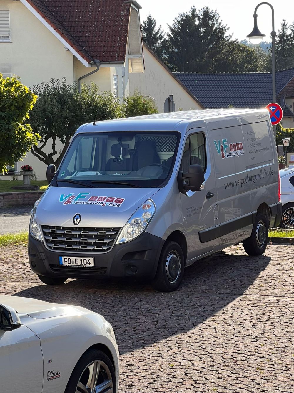 Firmenfahrzeug Verpackung und Folie
